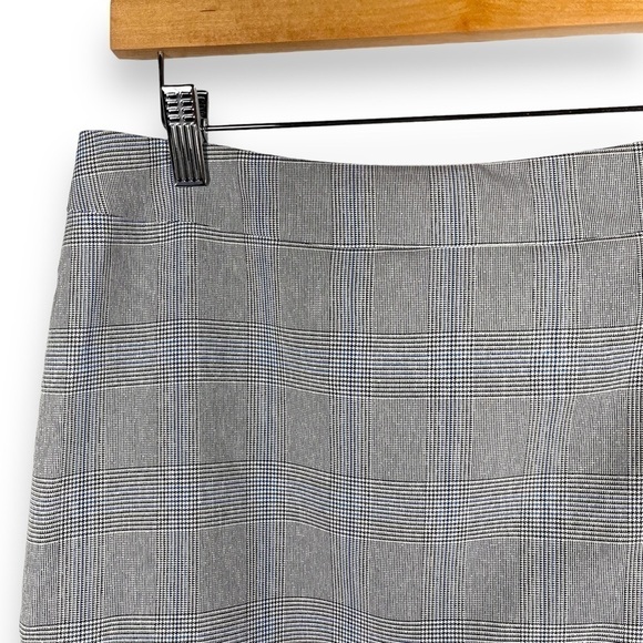 4 for $20 SALE! Tahari by Arthur Levine Plaid Pleat Mini Skirt, Grey Plaid, 8P - Picture 3 of 11